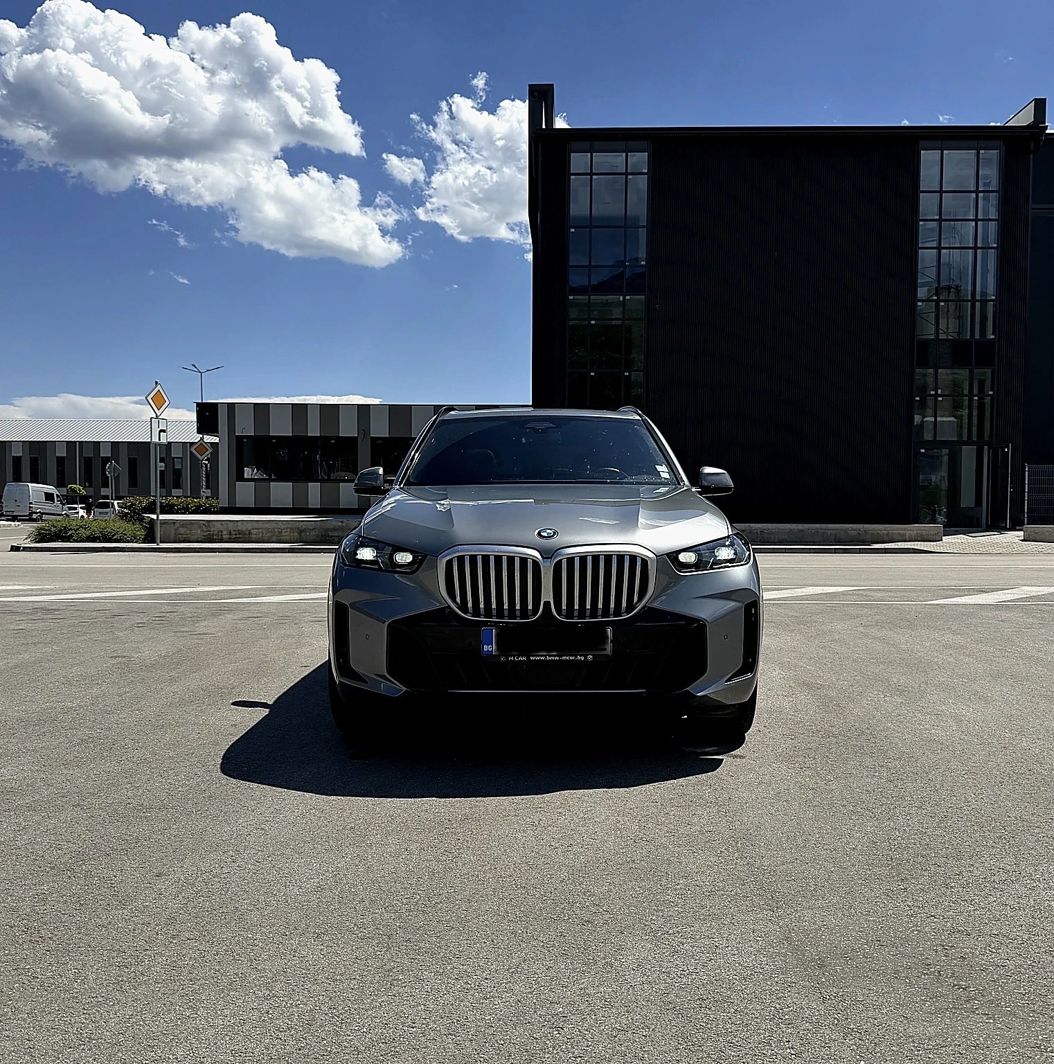 BMW X5M  XDRIVE* PANO* KEYLESS* DISTR* HARMON* CARPLAY* , снимка 2 - Автомобили и джипове - 54914672