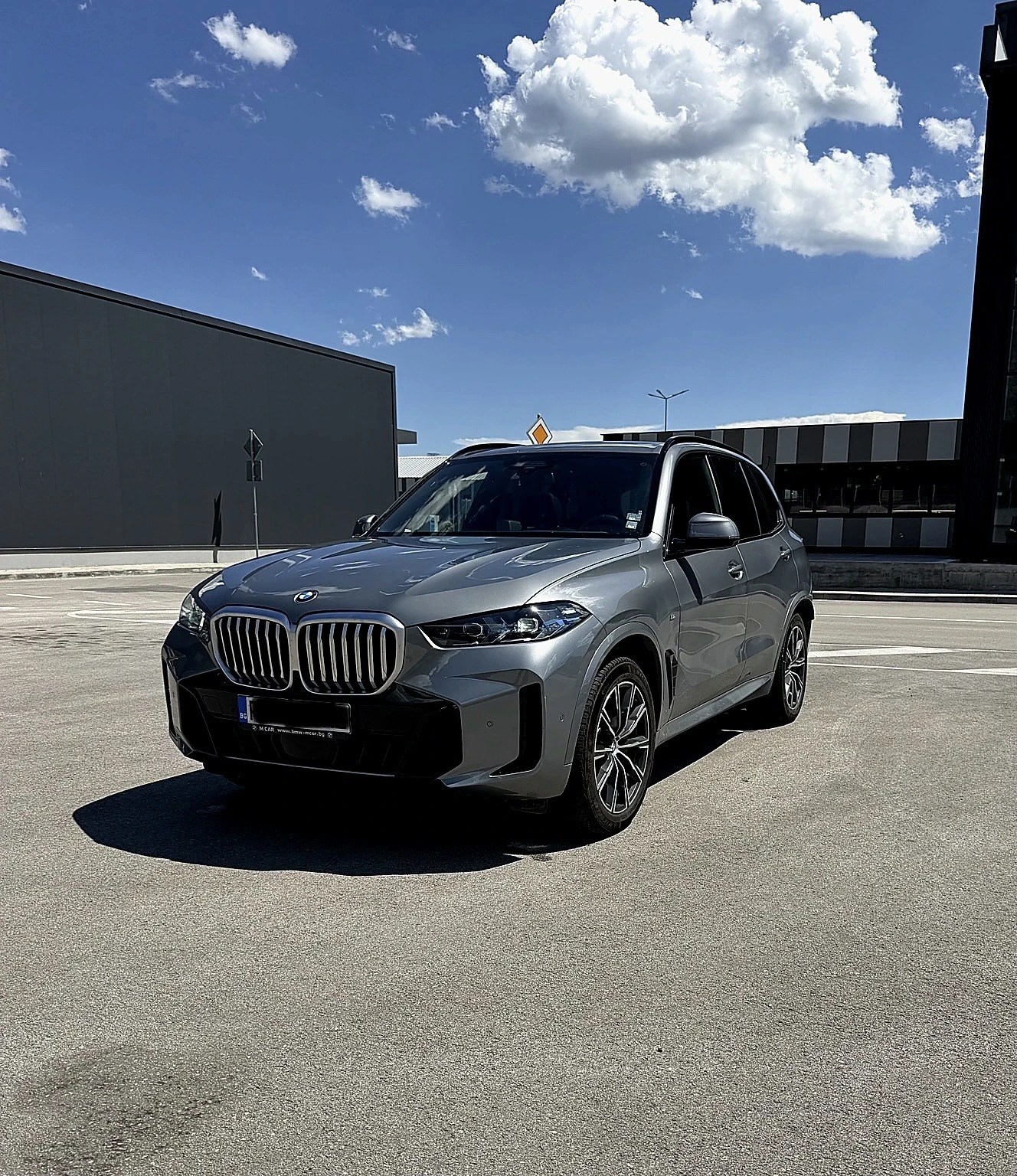 BMW X5M  XDRIVE* PANO* KEYLESS* DISTR* HARMON* CARPLAY* 