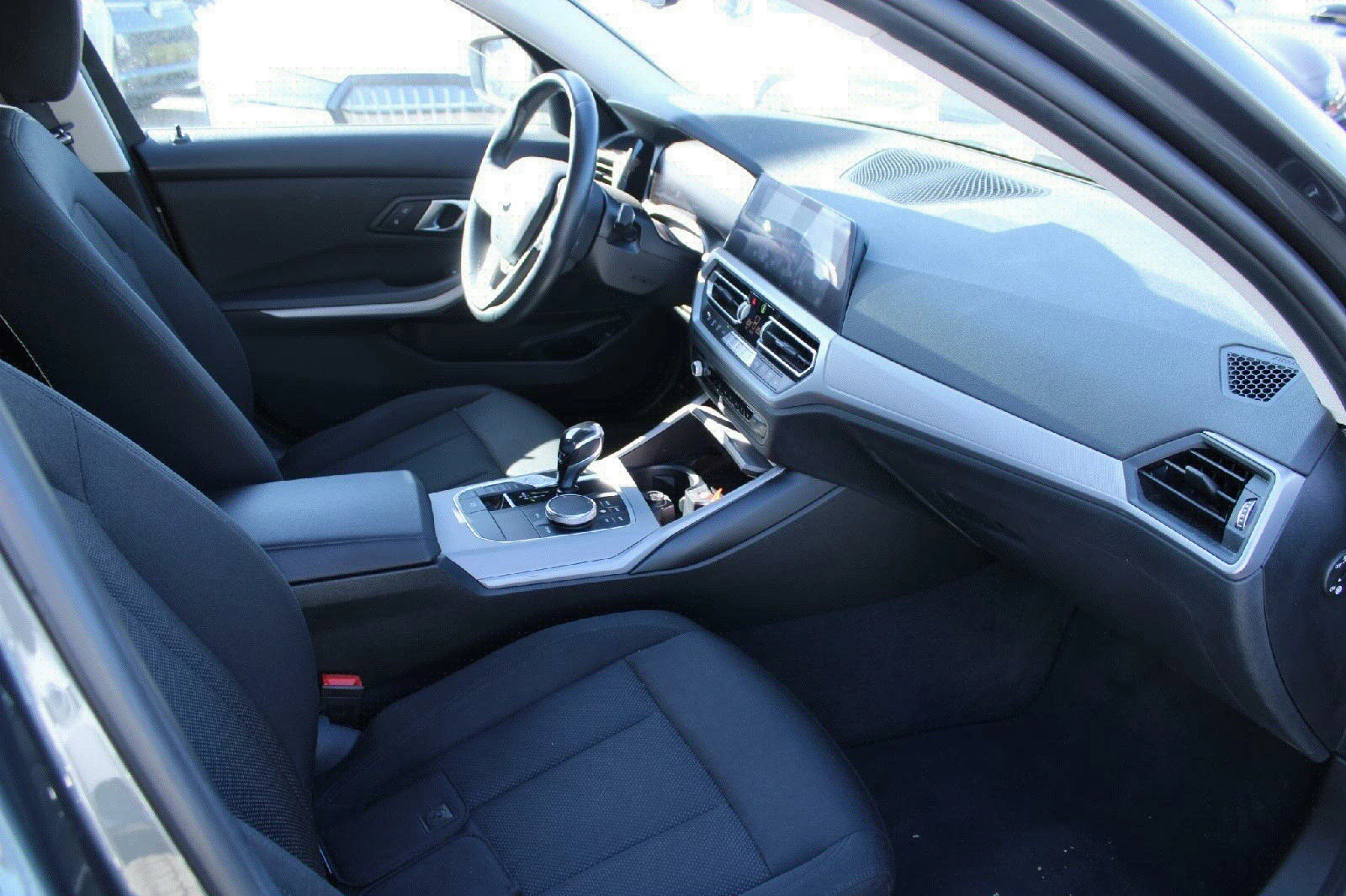 BMW 320 Touring Avantage Navi LED, снимка 7 - Автомобили и джипове - 56266674