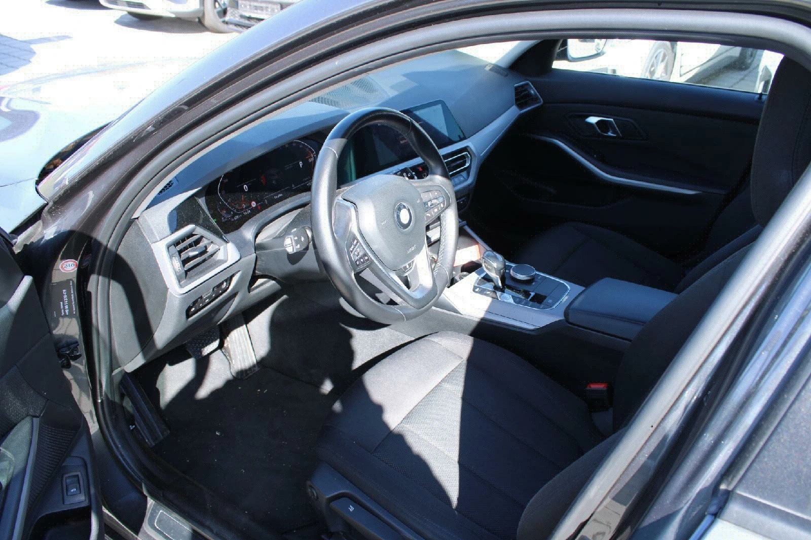 BMW 320 Touring Avantage Navi LED, снимка 5 - Автомобили и джипове - 56266674