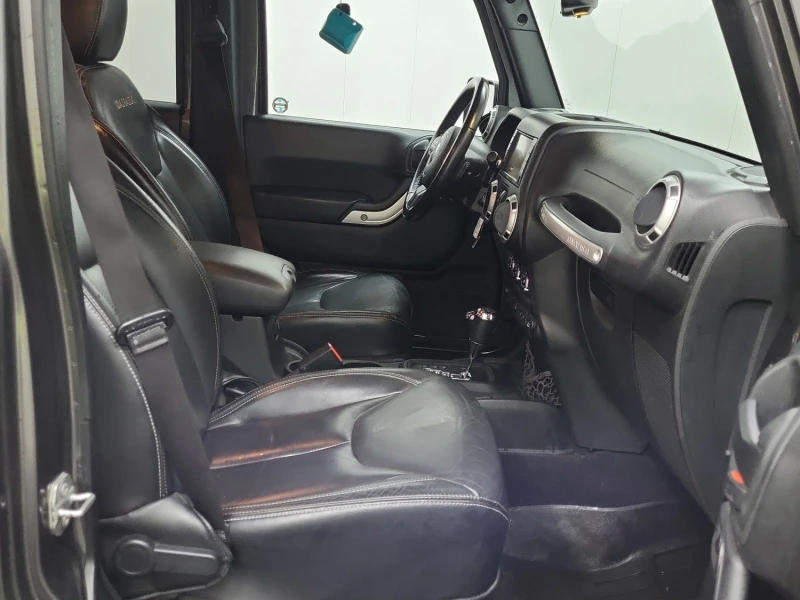 Jeep Wrangler * UNLIMITED SAHARA* CARFAX* , снимка 10 - Автомобили и джипове - 53204796