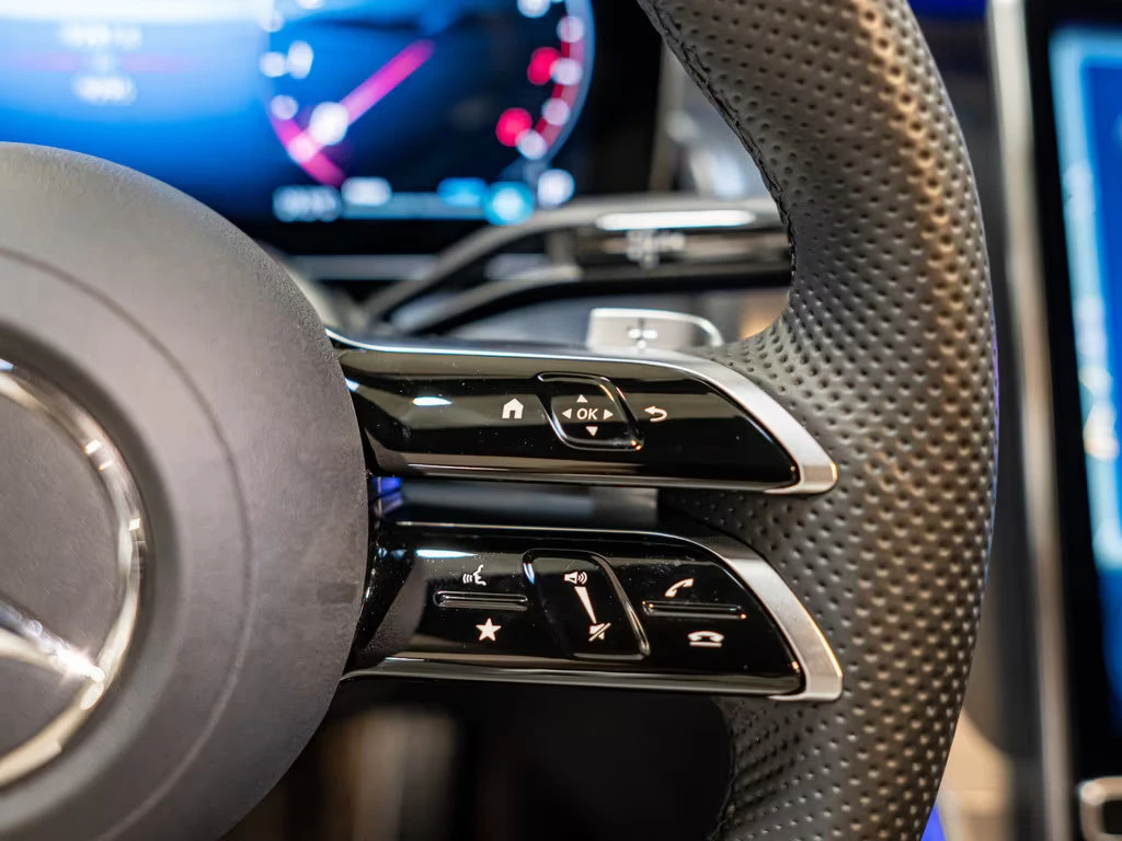 Mercedes-Benz GLC 300 COUPE/258HP/AMG/360/PANO/NIGHT/898v - изображение 8