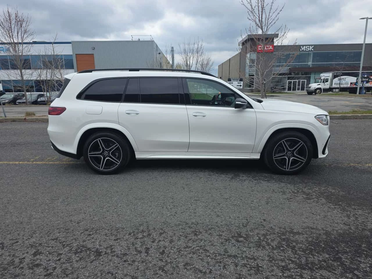 Mercedes-Benz GLS 450 * CARFAX * HEAD UP * ОБДУХВАНЕ * BURMESTER, снимка 3 - Автомобили и джипове - 54416873