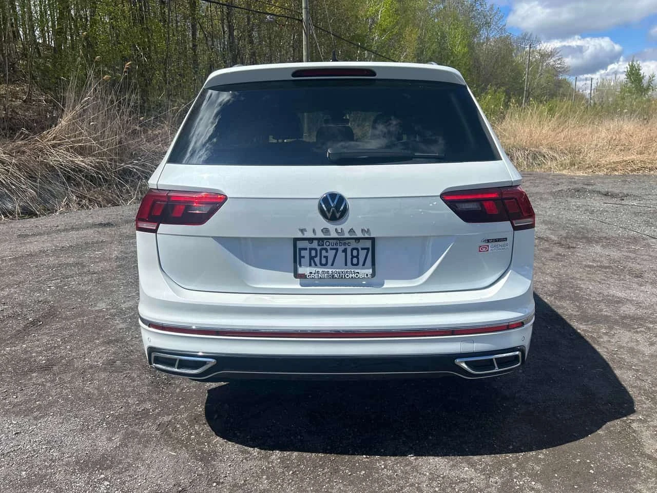 VW Tiguan * Highline R Line* АВТОКРЕДИТ БЕЗ ПЪРВОНАЧАЛНА* , снимка 4 - Автомобили и джипове - 54600390