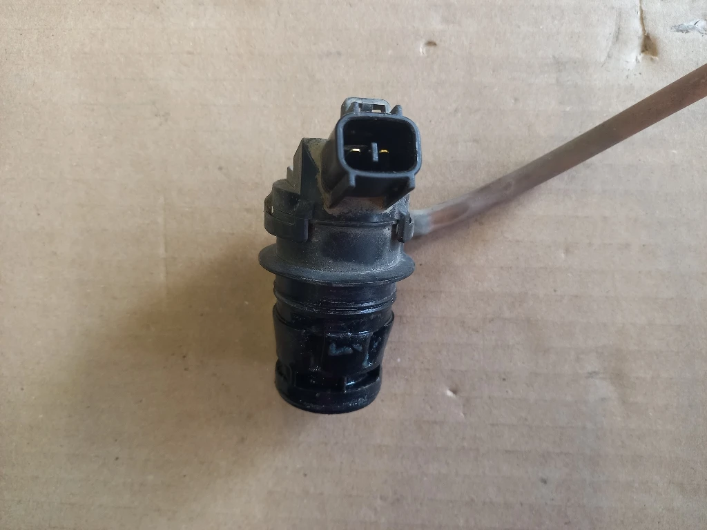 Помпа чистачки Тойота Рав4 2.2дкат (9)