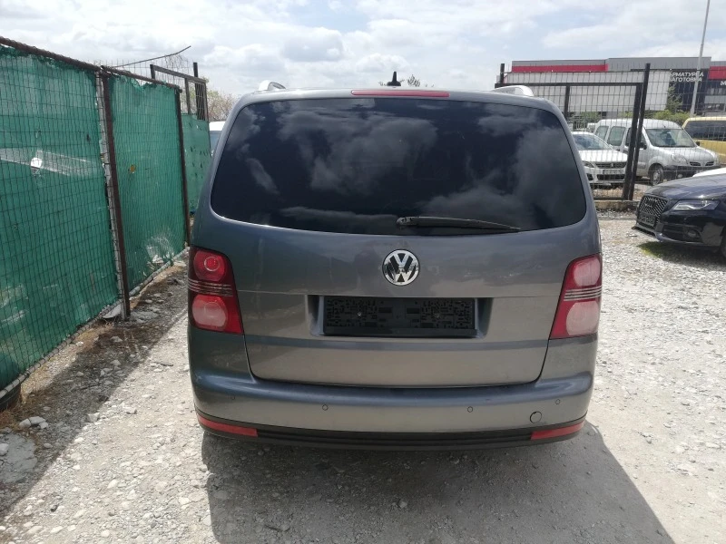 VW Touran 2.0 TDI 6ск., снимка 6 - Автомобили и джипове - 40599686