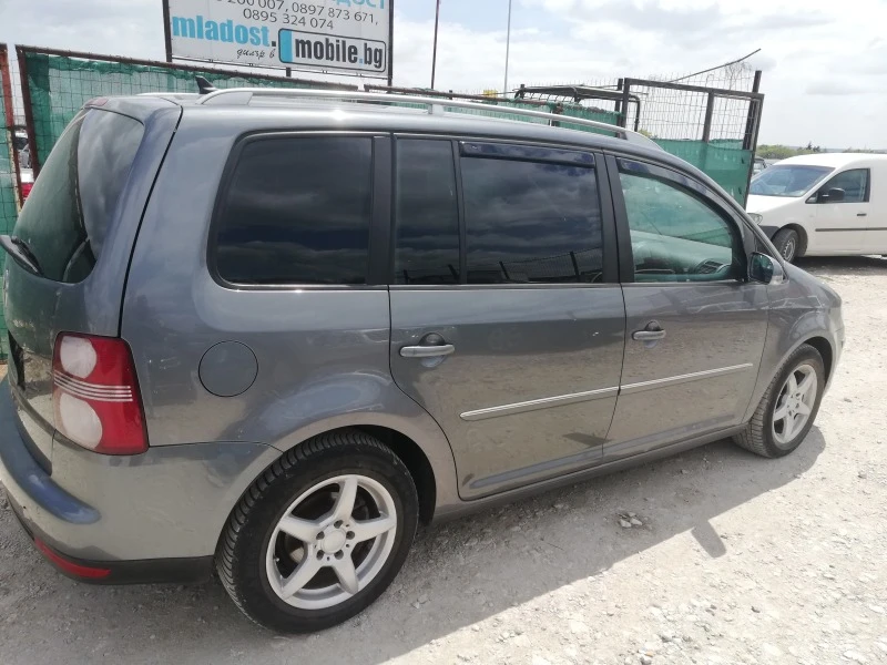 VW Touran 2.0 TDI 6ск., снимка 4 - Автомобили и джипове - 40599686