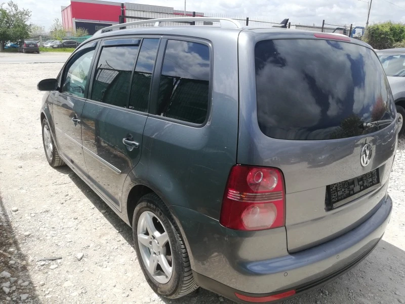 VW Touran 2.0 TDI 6ск., снимка 3 - Автомобили и джипове - 40599686