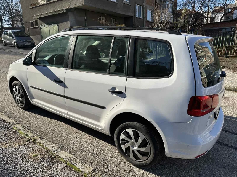 VW Touran, снимка 6 - Автомобили и джипове - 48043125