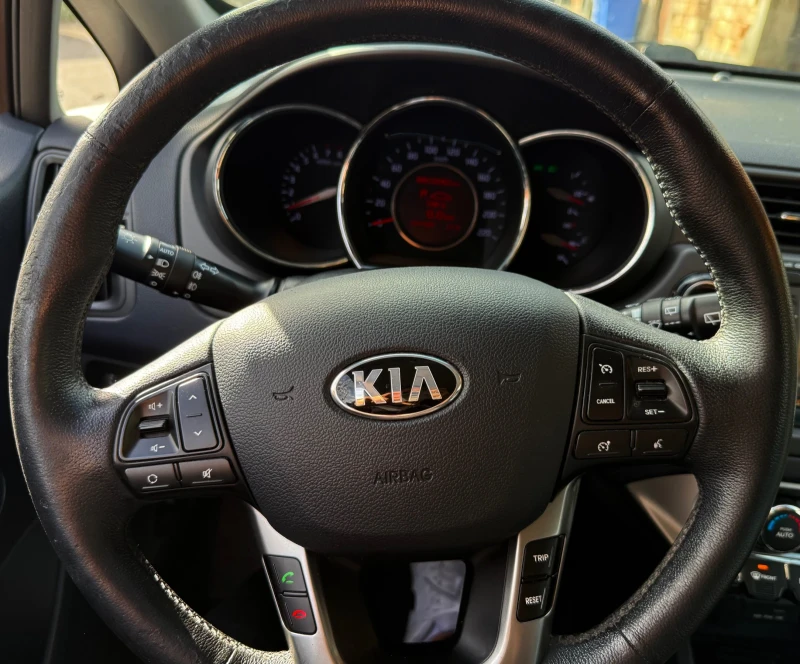 Kia Rio 1.4i-109k.c-KEYLESS-NAVI-PARKTRONIC, снимка 8 - Автомобили и джипове - 52530426