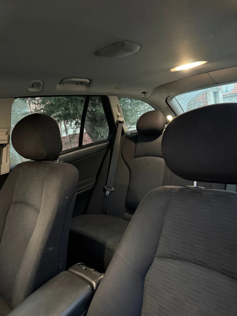 Mercedes-Benz C 200, снимка 12 - Автомобили и джипове - 52956661