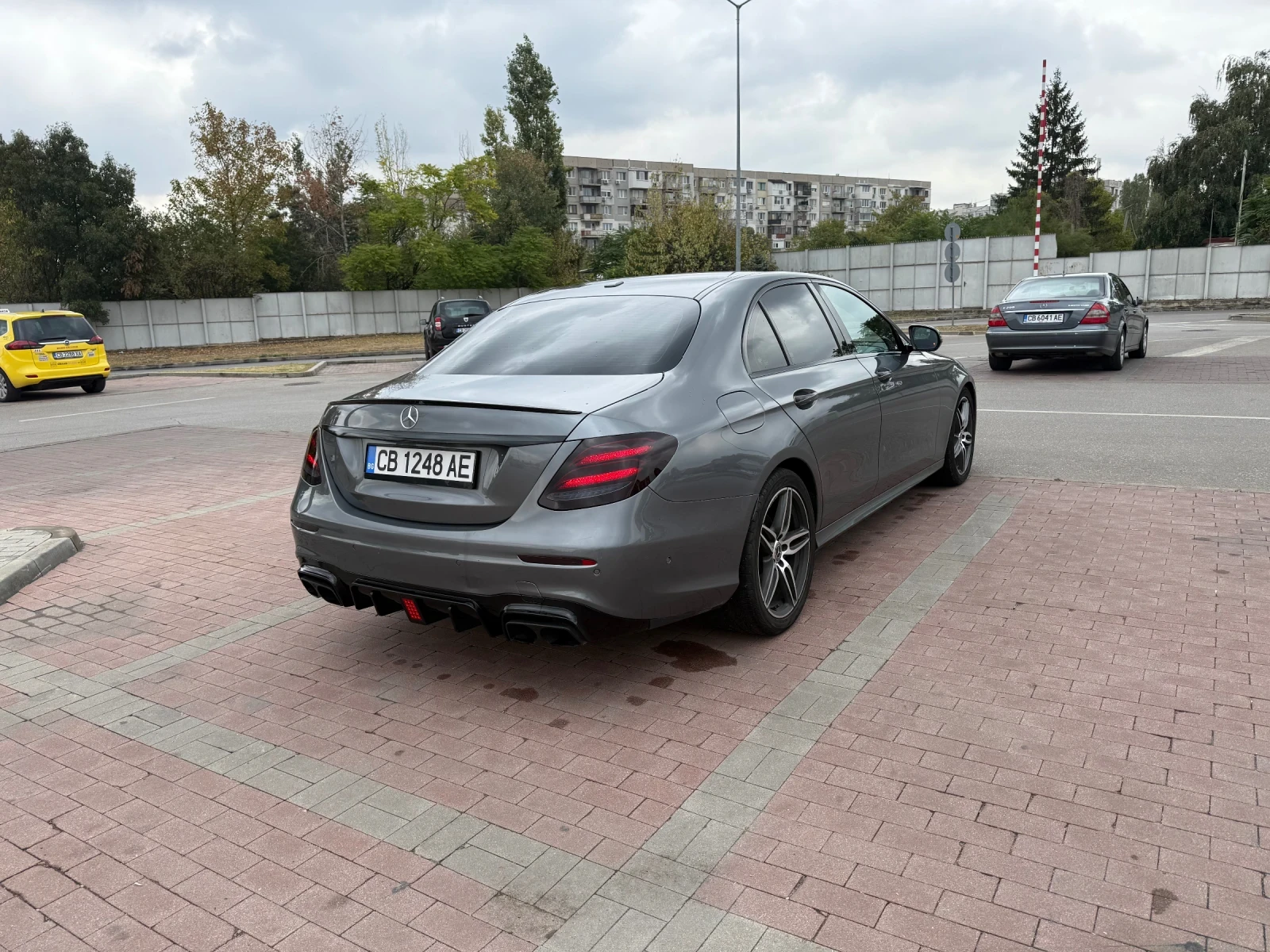 Mercedes-Benz E 300, снимка 1