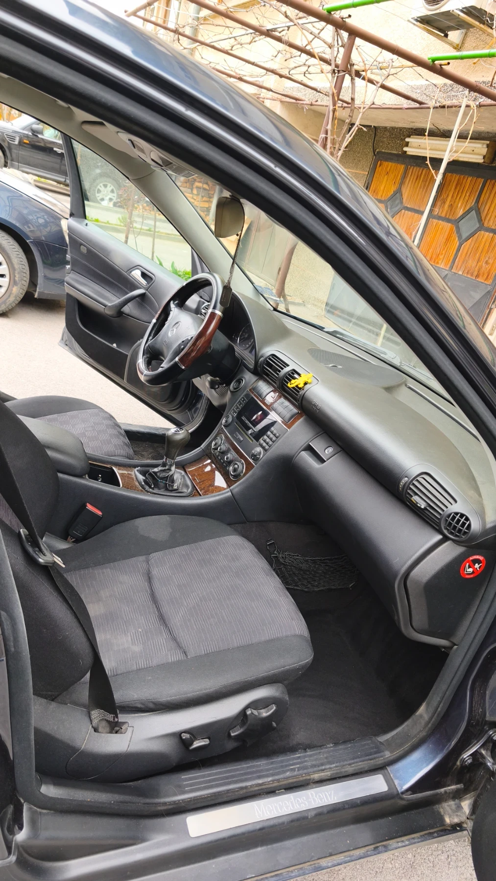 Mercedes-Benz C 180, снимка 9 - Автомобили и джипове - 54219610