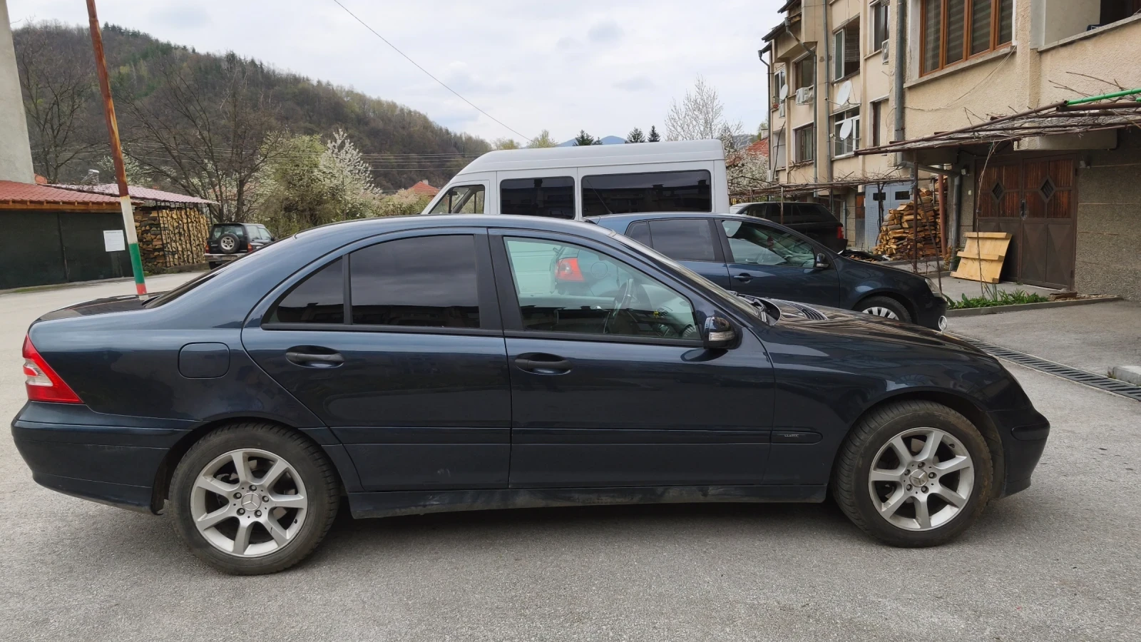 Mercedes-Benz C 180, снимка 4 - Автомобили и джипове - 54219610