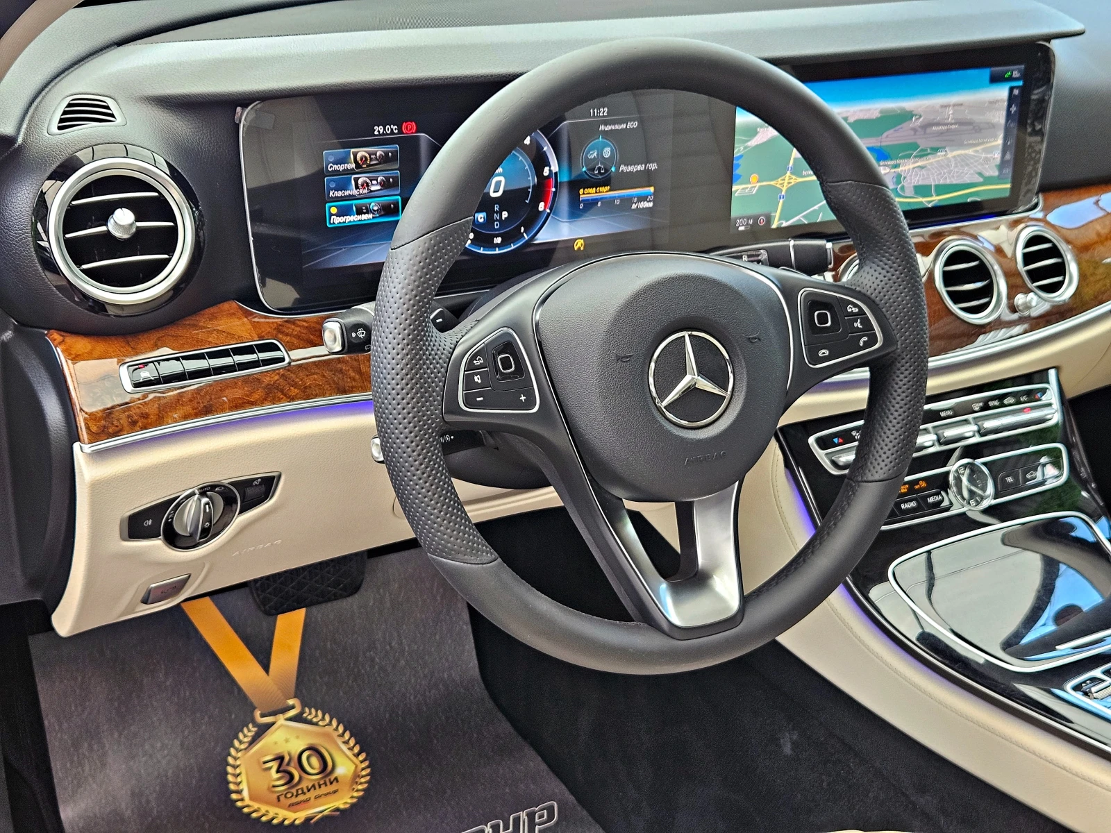 Mercedes-Benz E 350 AMG/GERMANY/МАСАЖ/360CAM/DIGITAL/CAR PLAY/ПОДГР/LI, снимка 11 - Автомобили и джипове - 54957925