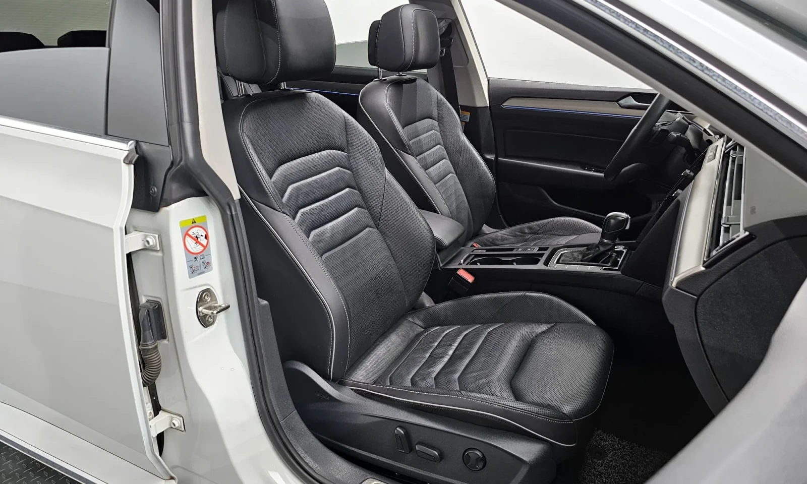 VW Arteon PRESTIGE !УНИКАТ! #HEAD UP/360CAM !ПАНОРАМА, снимка 10 - Автомобили и джипове - 55063845