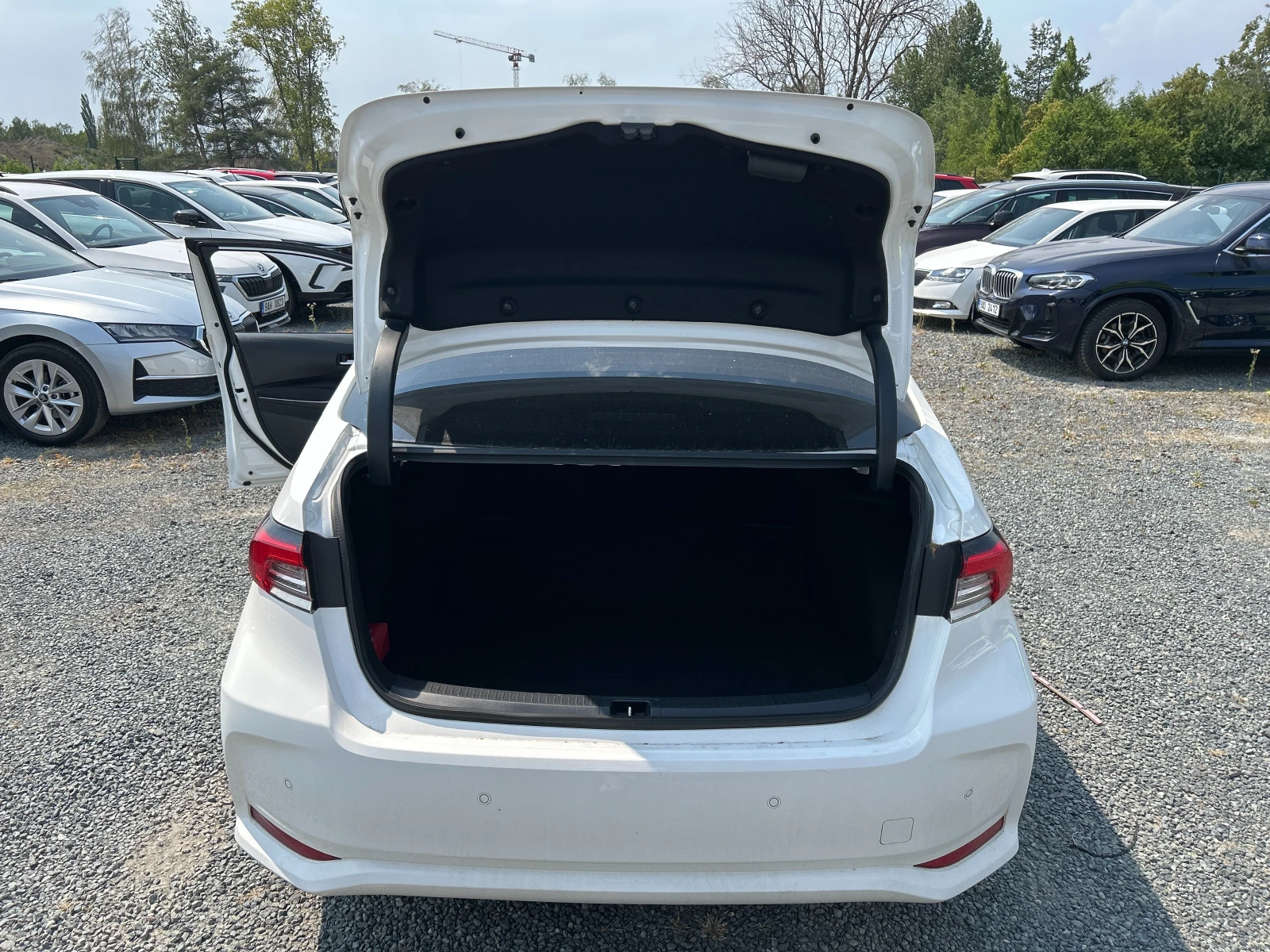 Toyota Corolla 1.8 Hybrid/ Comfort/ e-CVT/ Седан/ Очакван!, снимка 6 - Автомобили и джипове - 55413425