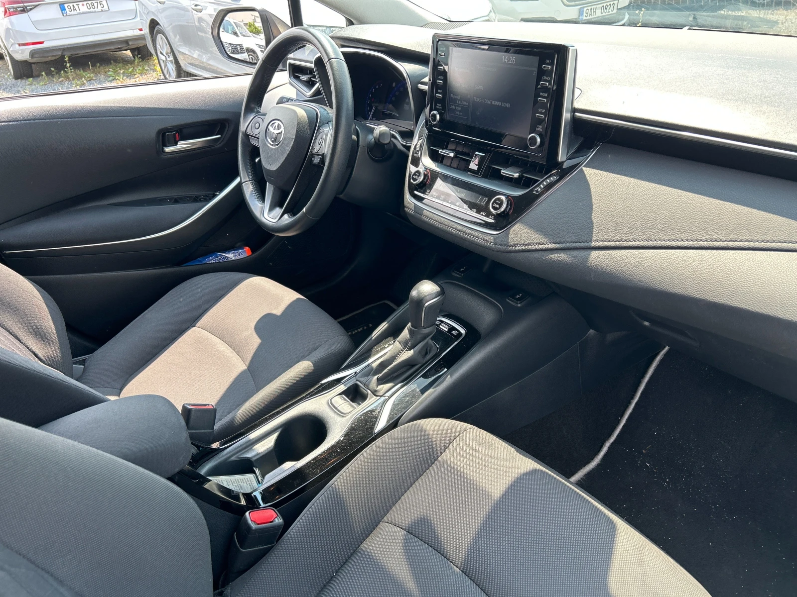 Toyota Corolla 1.8 Hybrid/ Comfort/ e-CVT/ Седан/ Очакван!, снимка 8 - Автомобили и джипове - 55413425
