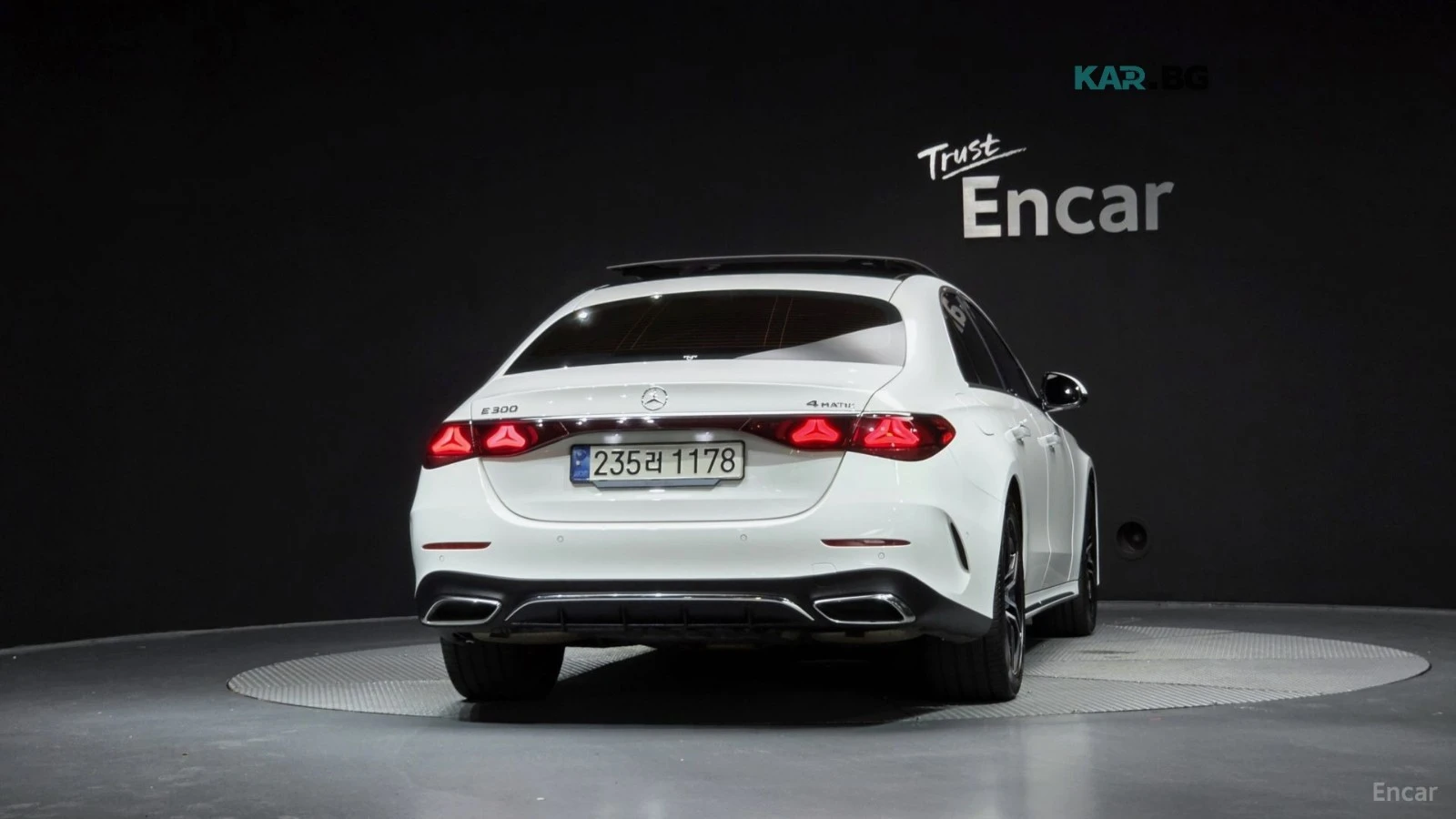 Mercedes-Benz E 300 4MATIC* AMG-LINE* DISTRONIC* ОБДУХ* 360* ХЕДЪП* , снимка 4 - Автомобили и джипове - 55798942