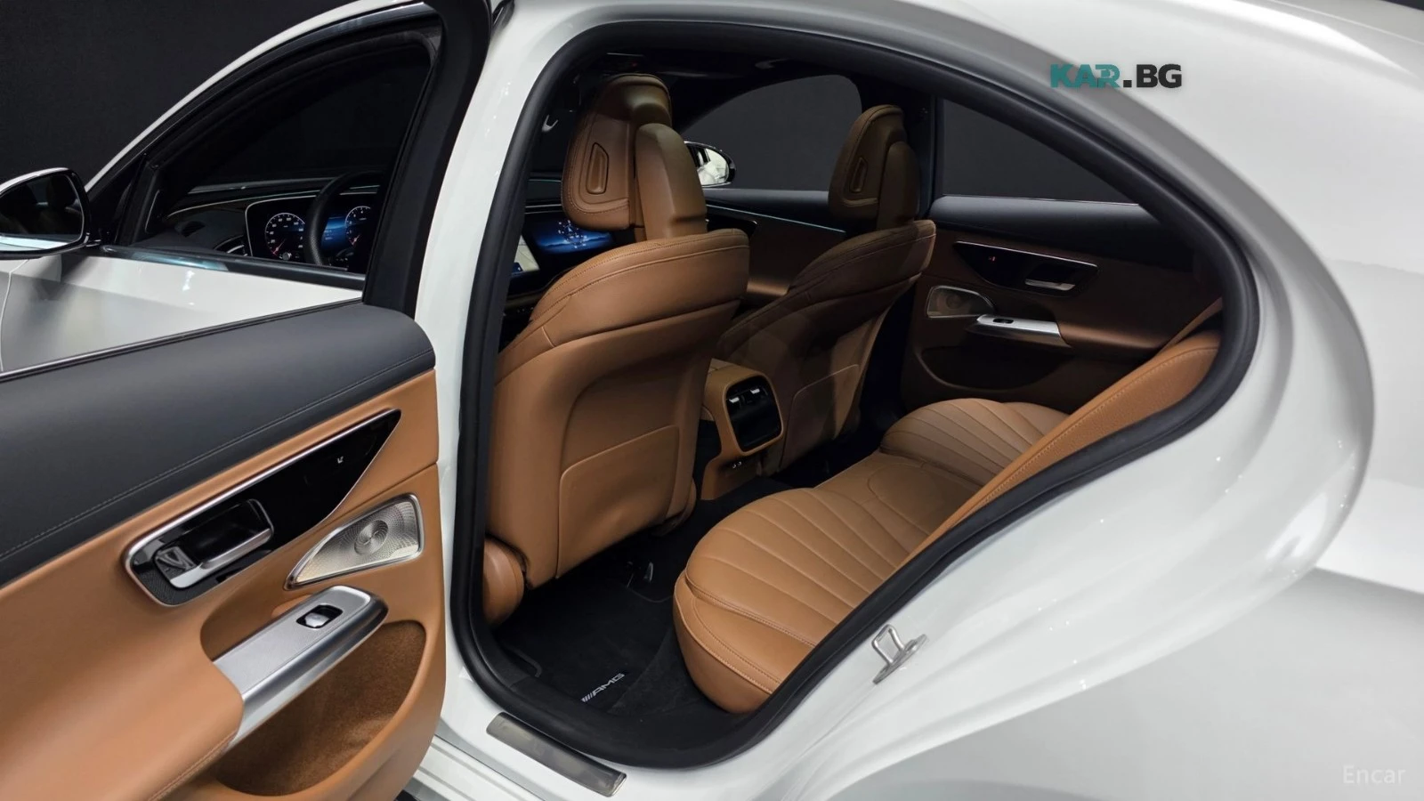 Mercedes-Benz E 300 4MATIC* AMG-LINE* DISTRONIC* ОБДУХ* 360* ХЕДЪП* , снимка 14 - Автомобили и джипове - 55798942