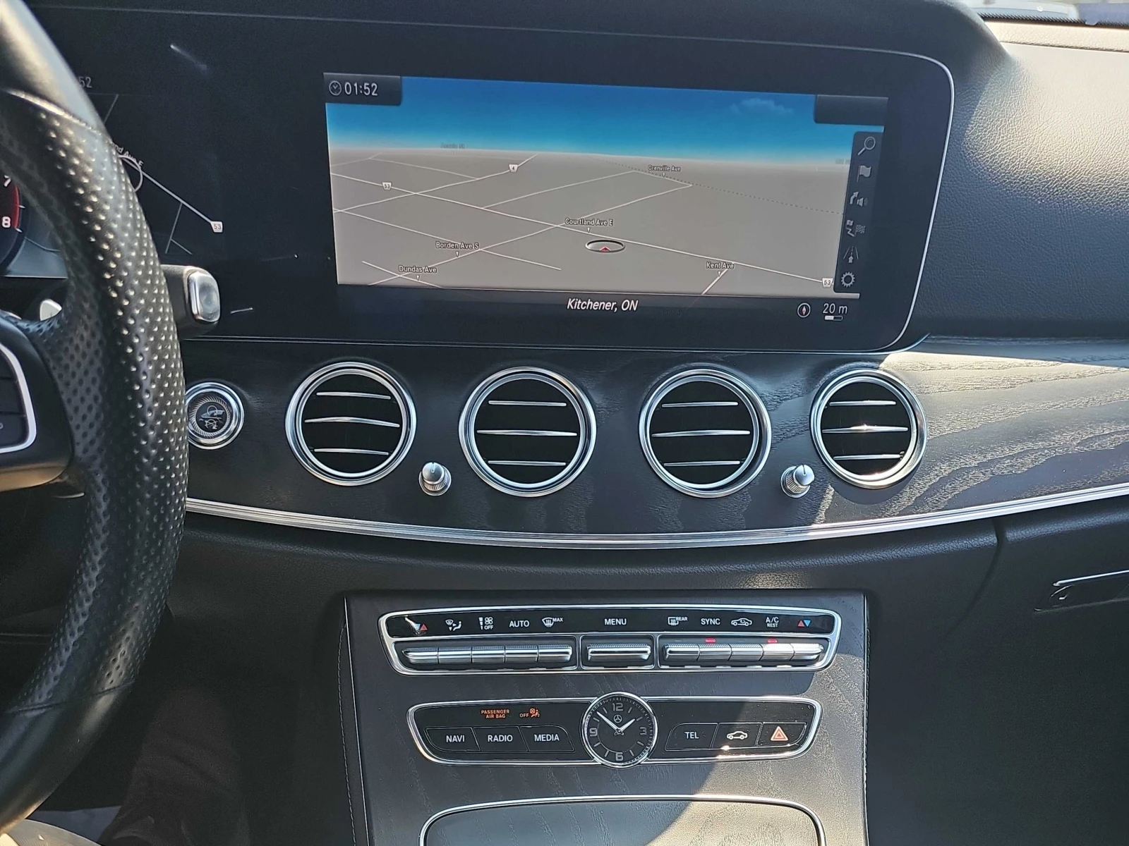 Mercedes-Benz E 400 4MATIC* CARFAX * BURMESTER * HEAD-UP * LIEN ASSIST, снимка 8 - Автомобили и джипове - 56122912