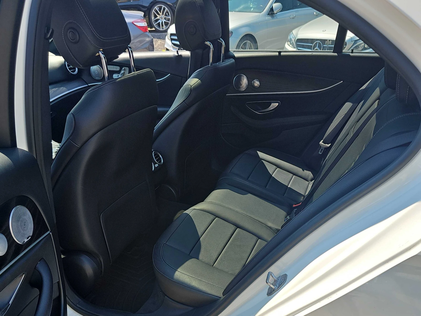 Mercedes-Benz E 400 4MATIC* CARFAX * BURMESTER * HEAD-UP * LIEN ASSIST, снимка 14 - Автомобили и джипове - 56122912
