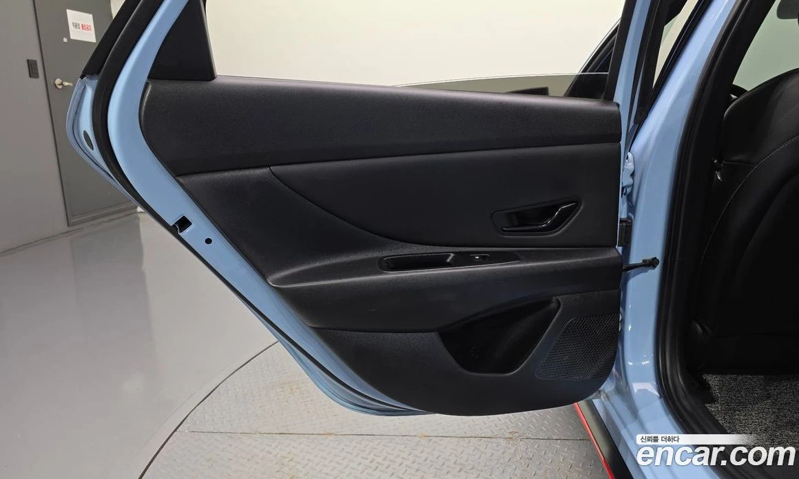 Hyundai Elantra 2.0 N, снимка 15 - Автомобили и джипове - 56155907