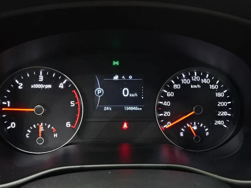 Kia Sportage 2.0 2WD, снимка 8 - Автомобили и джипове - 55789219