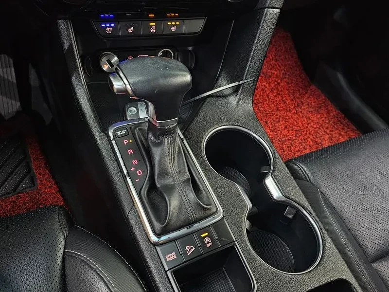 Kia Sportage 2.0 2WD, снимка 9 - Автомобили и джипове - 55789219