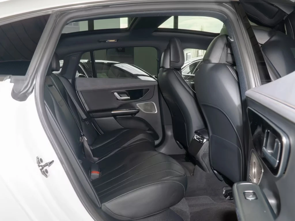 Mercedes-Benz EQE 350 / AMG / ADVANCED+ / BURMESTER / CAMERA / , снимка 11 - Автомобили и джипове - 54354302