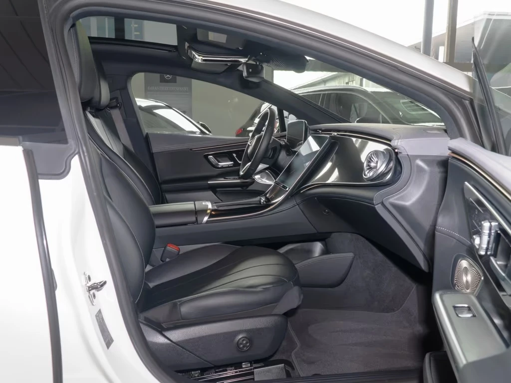 Mercedes-Benz EQE 350 / AMG / ADVANCED+ / BURMESTER / CAMERA / , снимка 10 - Автомобили и джипове - 54354302