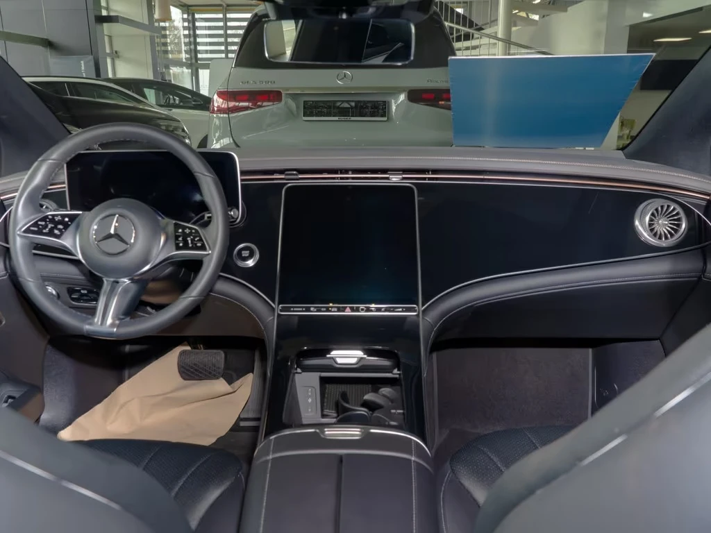 Mercedes-Benz EQE 350 / AMG / ADVANCED+ / BURMESTER / CAMERA / , снимка 7 - Автомобили и джипове - 54354302