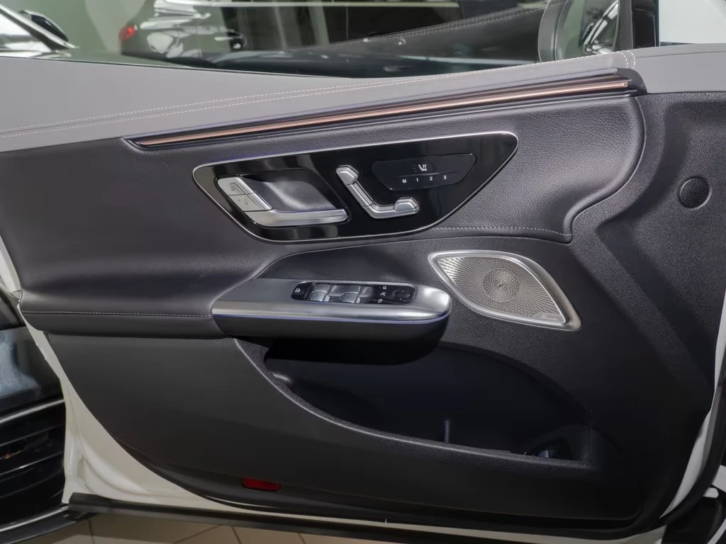 Mercedes-Benz EQE 350 / AMG / ADVANCED+ / BURMESTER / CAMERA / , снимка 4 - Автомобили и джипове - 54354302