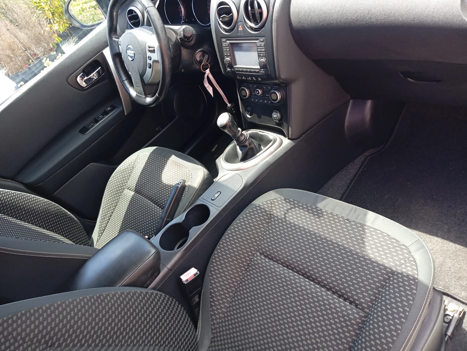 Nissan Qashqai 1.5 дизел , снимка 6 - Автомобили и джипове - 54726645