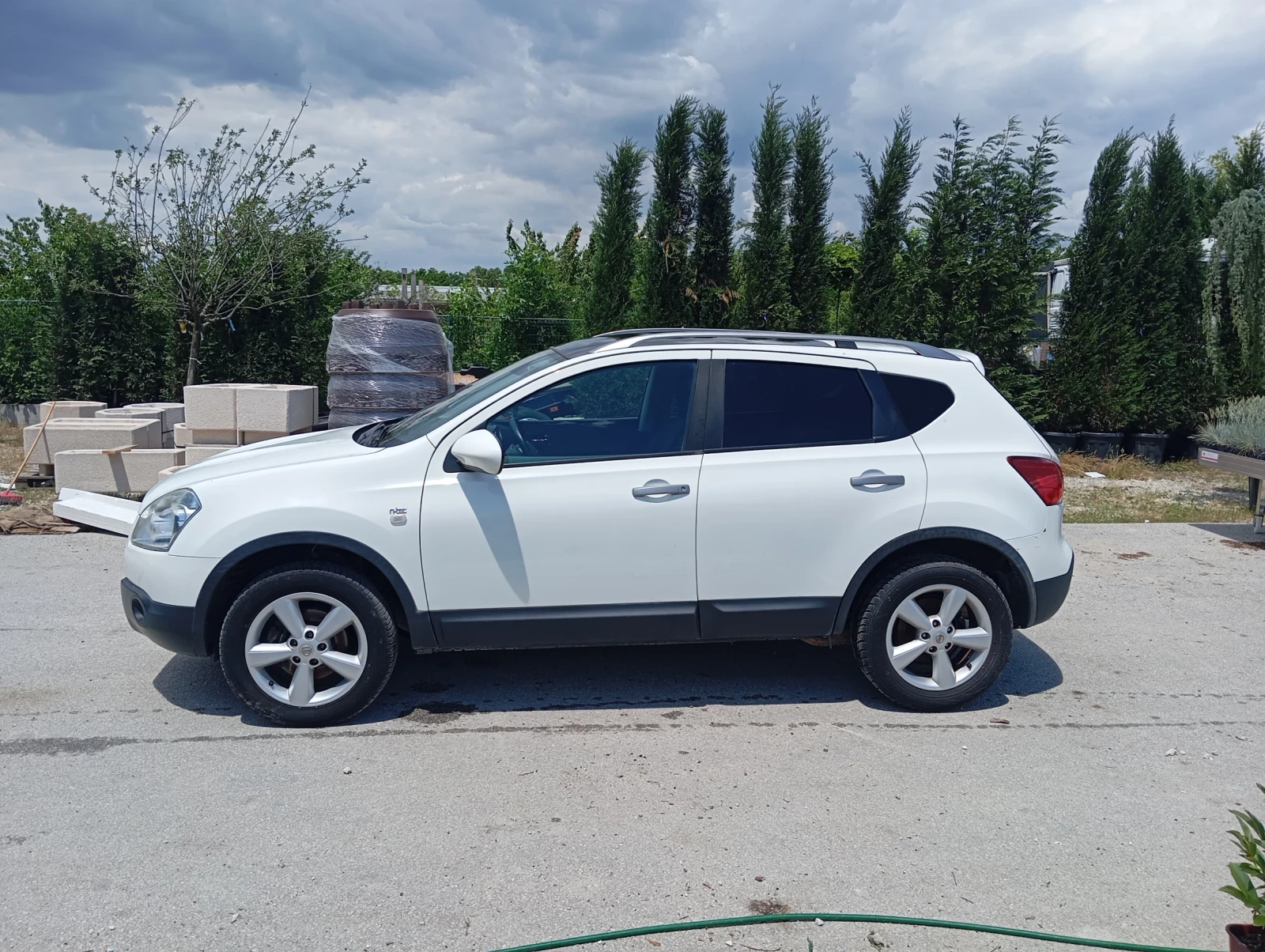 Nissan Qashqai 1.5 дизел , снимка 9 - Автомобили и джипове - 54726645