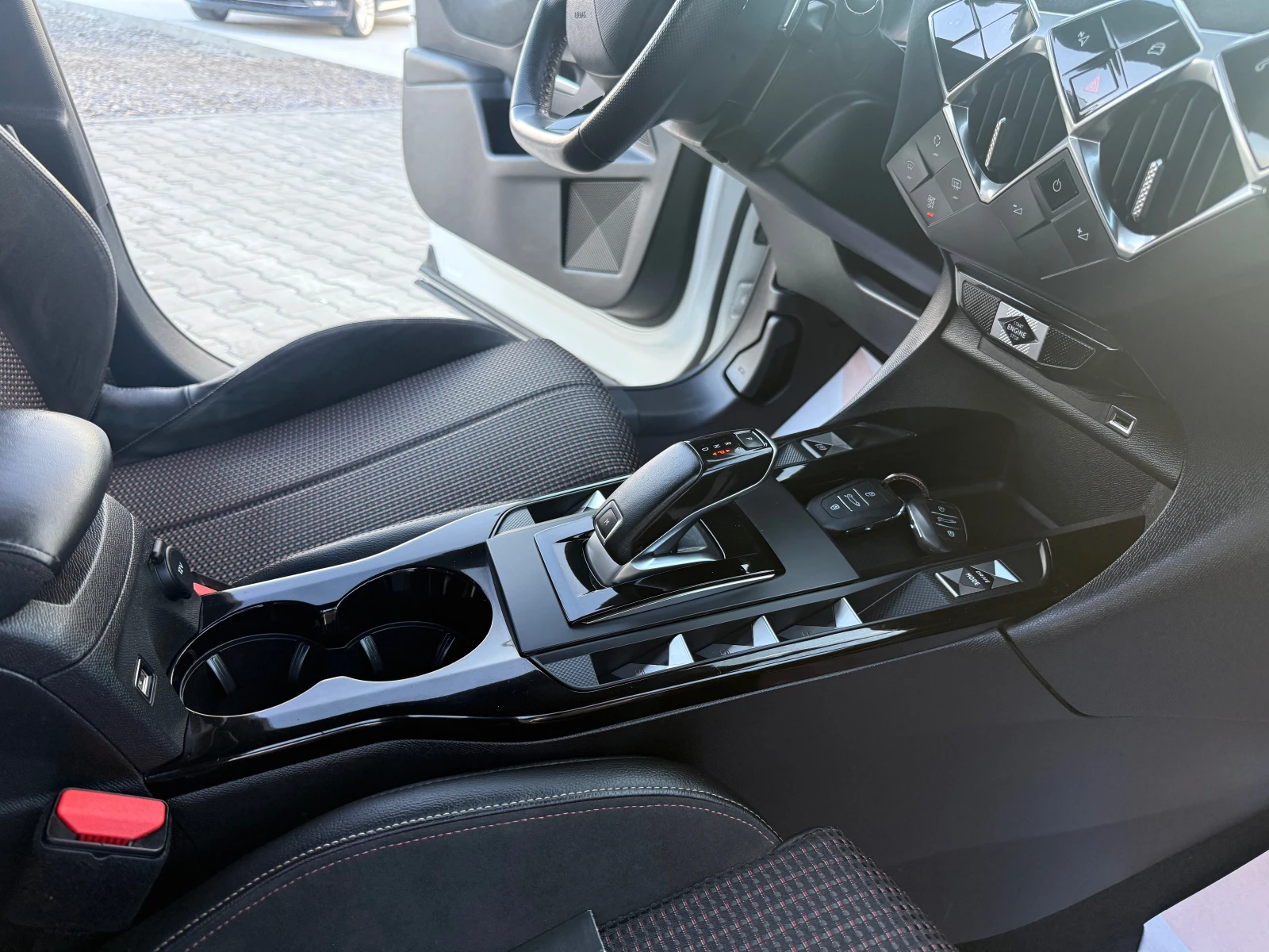 Citroen DS 3 Crossback 1.5 hdi PERFORMANCE LINE Собствен лизинг !!!, снимка 12 - Автомобили и джипове - 54800881