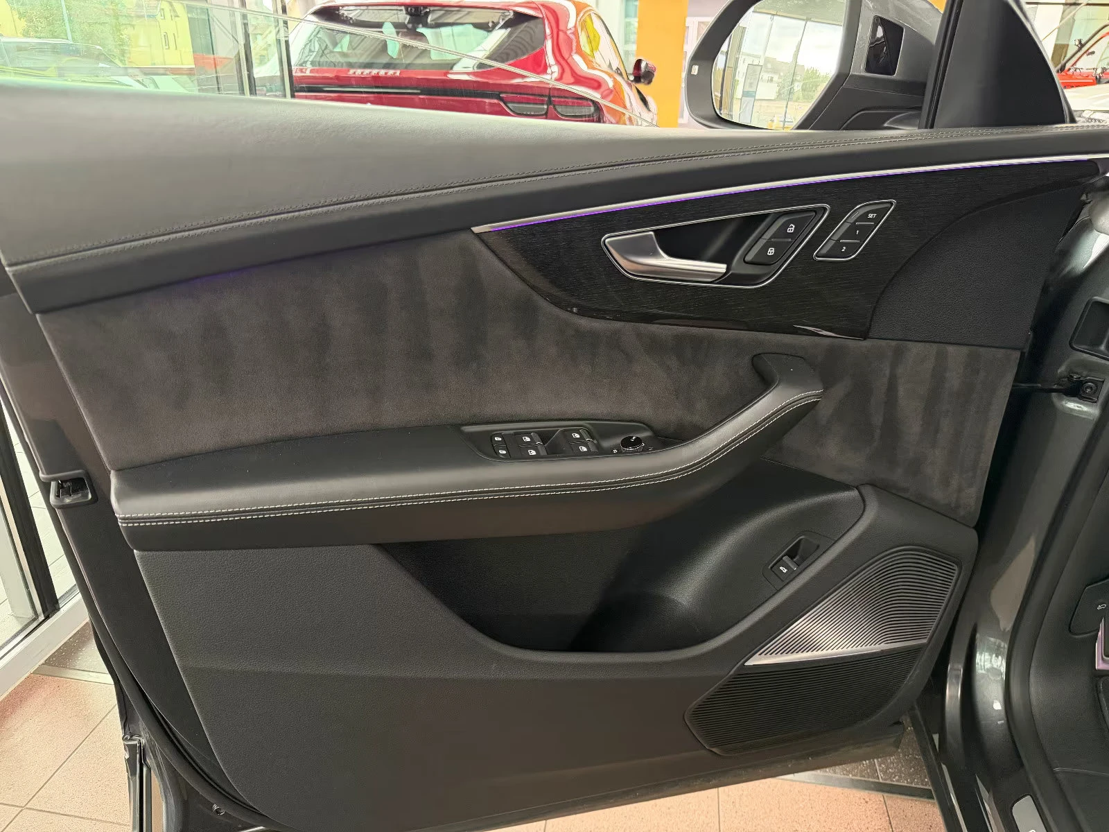 Audi Q8 50TDI/286HP/S-LINE/PANO/B&O/MEMO/HUD/CAM/523q, снимка 12 - Автомобили и джипове - 55390222