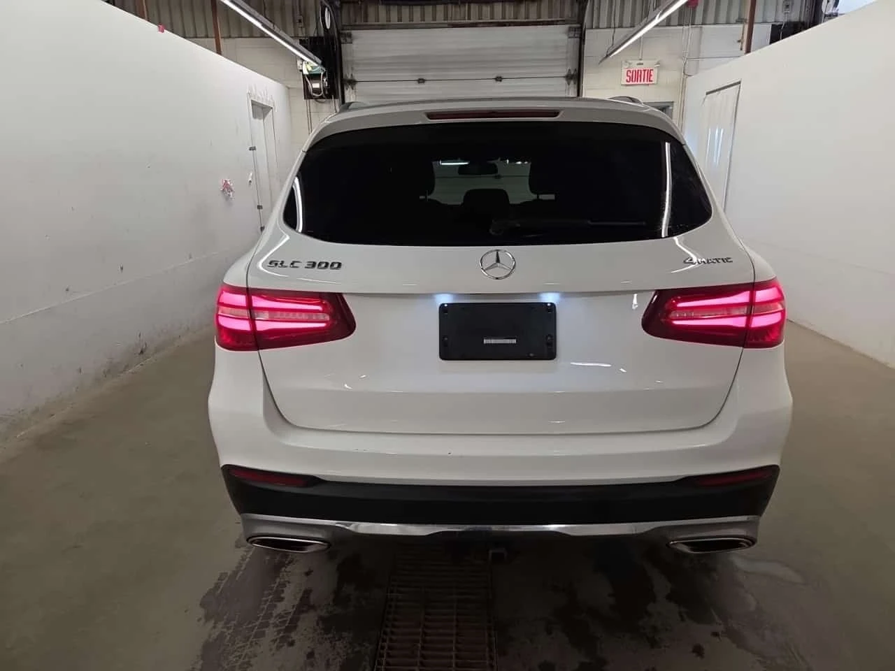 Mercedes-Benz GLC 300 * CARFAX * ОПЦИЯ ЗА ФИНАНСИРАНЕ БЕЗ ПЪРВОНАЧАЛНА *, снимка 17 - Автомобили и джипове - 55785675