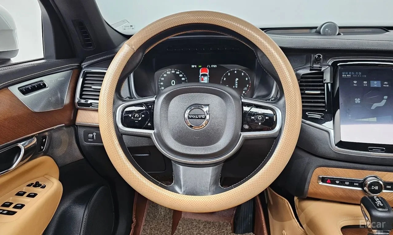 Volvo Xc90 * T6 Inscription * ПАНО * ОБДУХВАНЕ* АВТОКРЕДИТ* , снимка 13 - Автомобили и джипове - 56131406