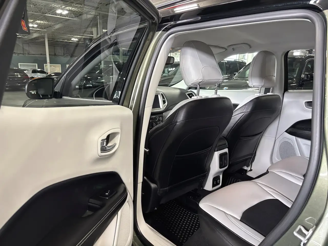Jeep Compass North 4X4| SELECTERRAIN| NAV| WHITELEATHER| RMSTAR | Mobile.bg � ����������� 8