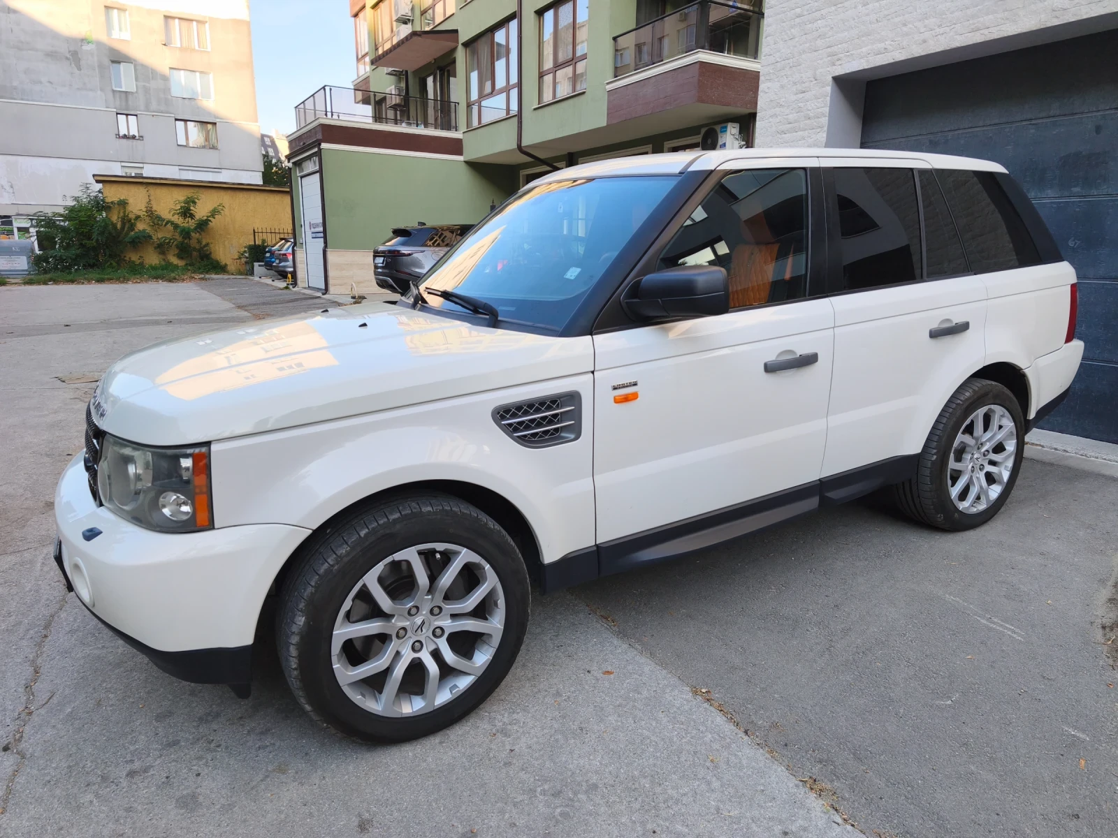 Land Rover Range Rover Sport, снимка 2 - Автомобили и джипове - 56448728