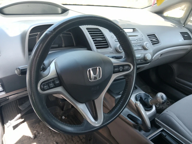 Honda Civic 8 седан, снимка 8 - Автомобили и джипове - 46353845