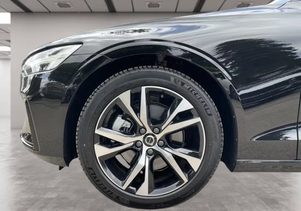 Volvo V60 B4 = Plus Dark = Гаранция, снимка 4 - Автомобили и джипове - 55752475