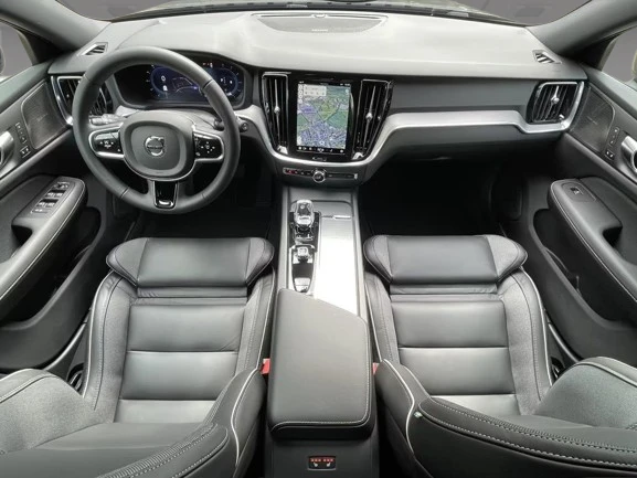 Volvo V60 B4 = Plus Dark = Гаранция, снимка 8 - Автомобили и джипове - 55752475