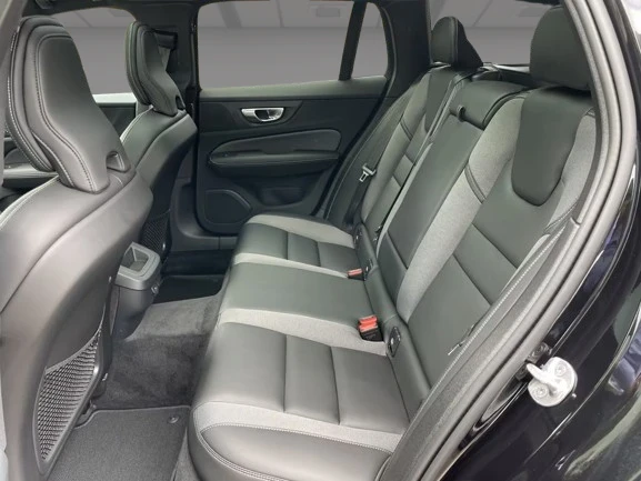Volvo V60 B4 = Plus Dark = Гаранция, снимка 12 - Автомобили и джипове - 55752475