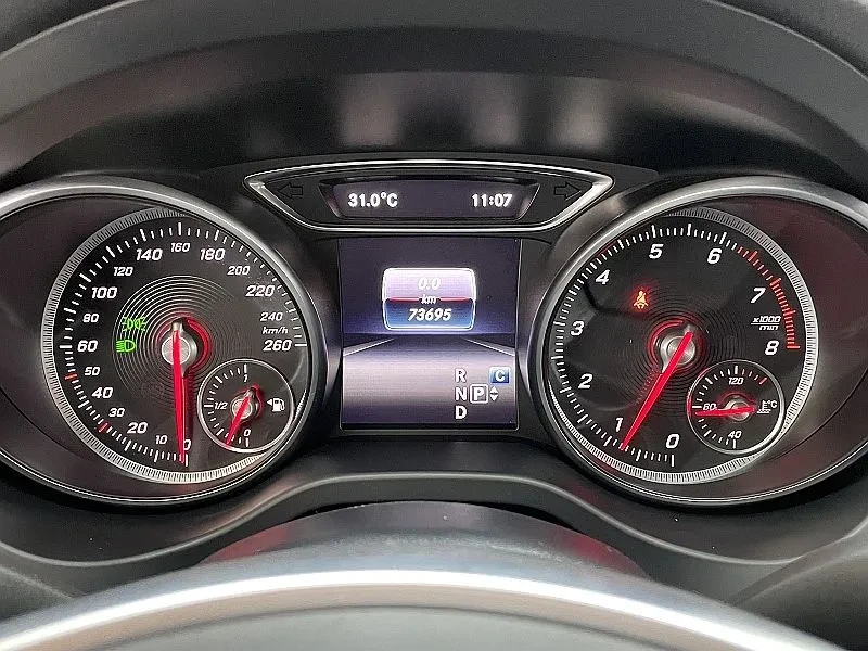 Mercedes-Benz CLA 220 Amg Line, снимка 8 - Автомобили и джипове - 56021459