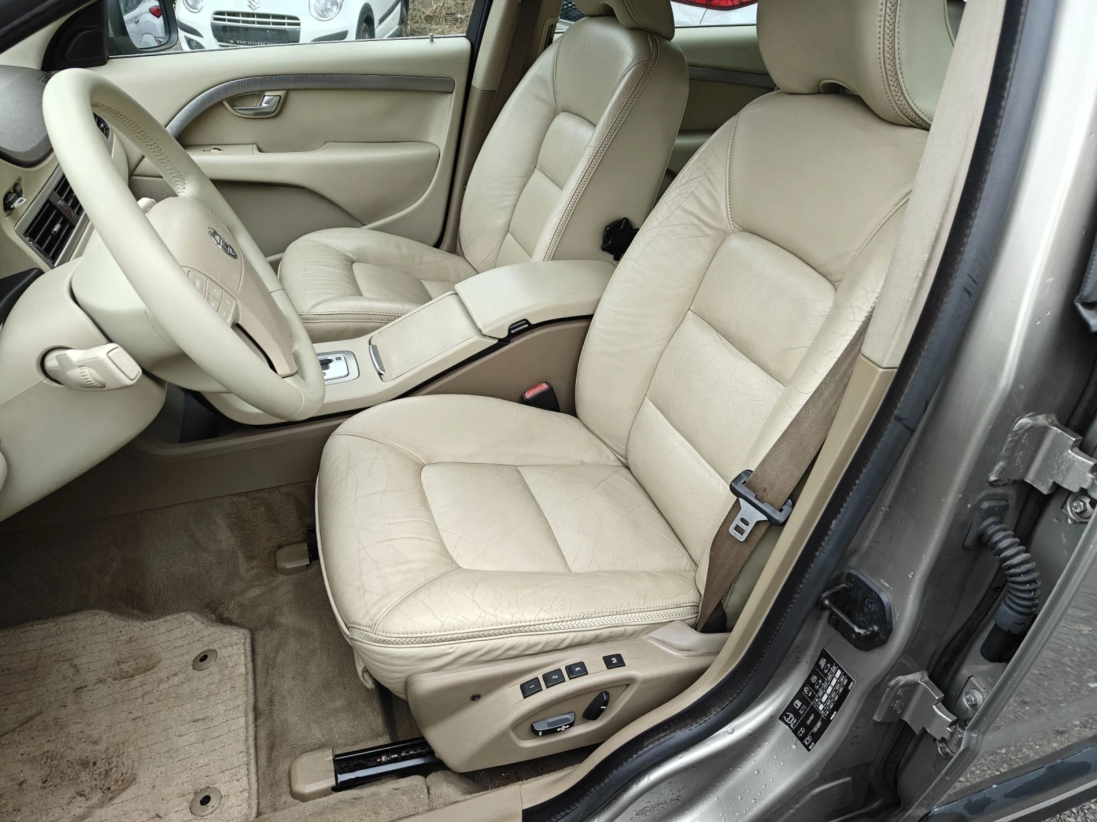 Volvo Xc70 3.2 AWD, снимка 8 - Автомобили и джипове - 53917743