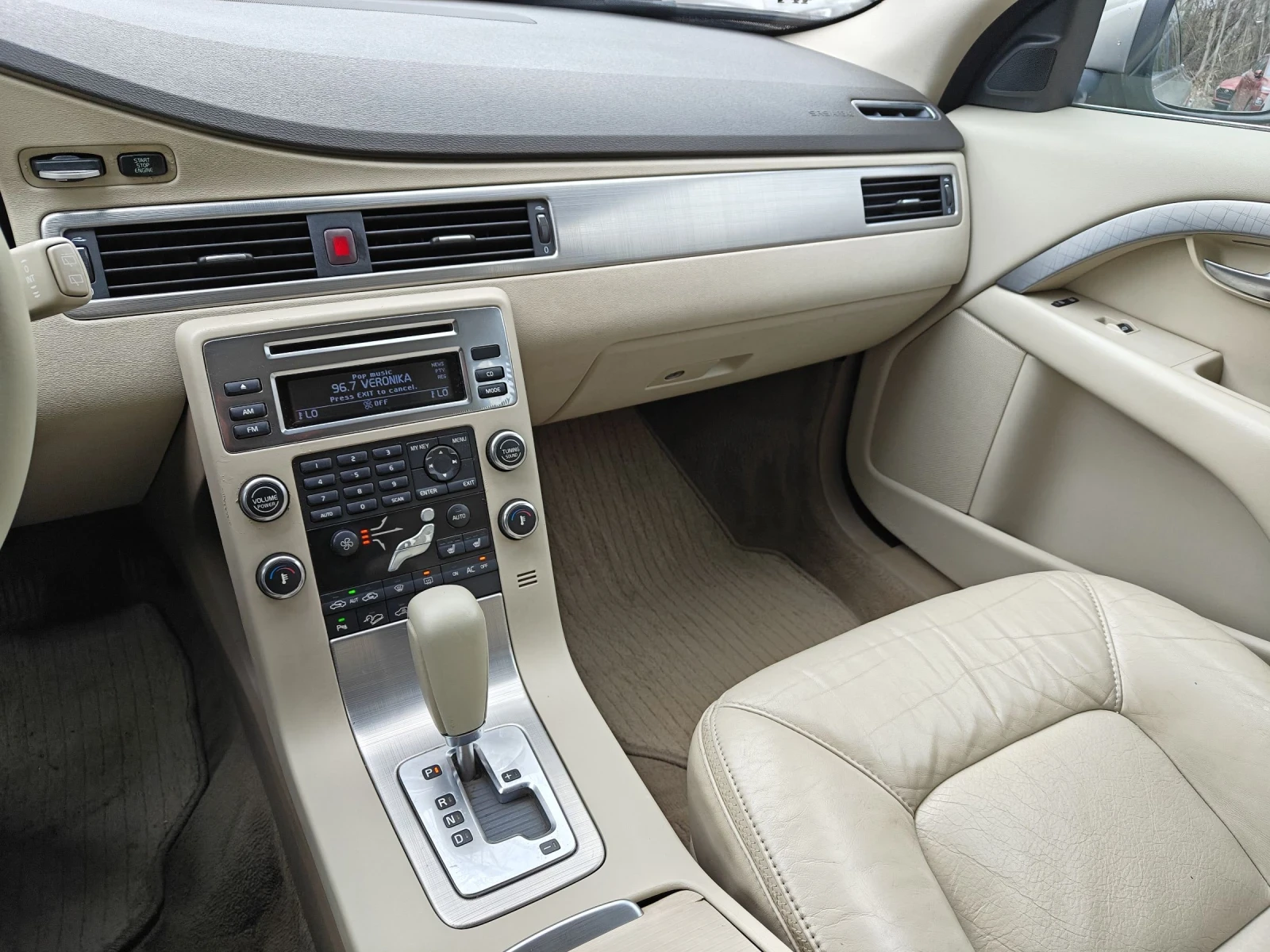 Volvo Xc70 3.2 AWD, снимка 10 - Автомобили и джипове - 53917743