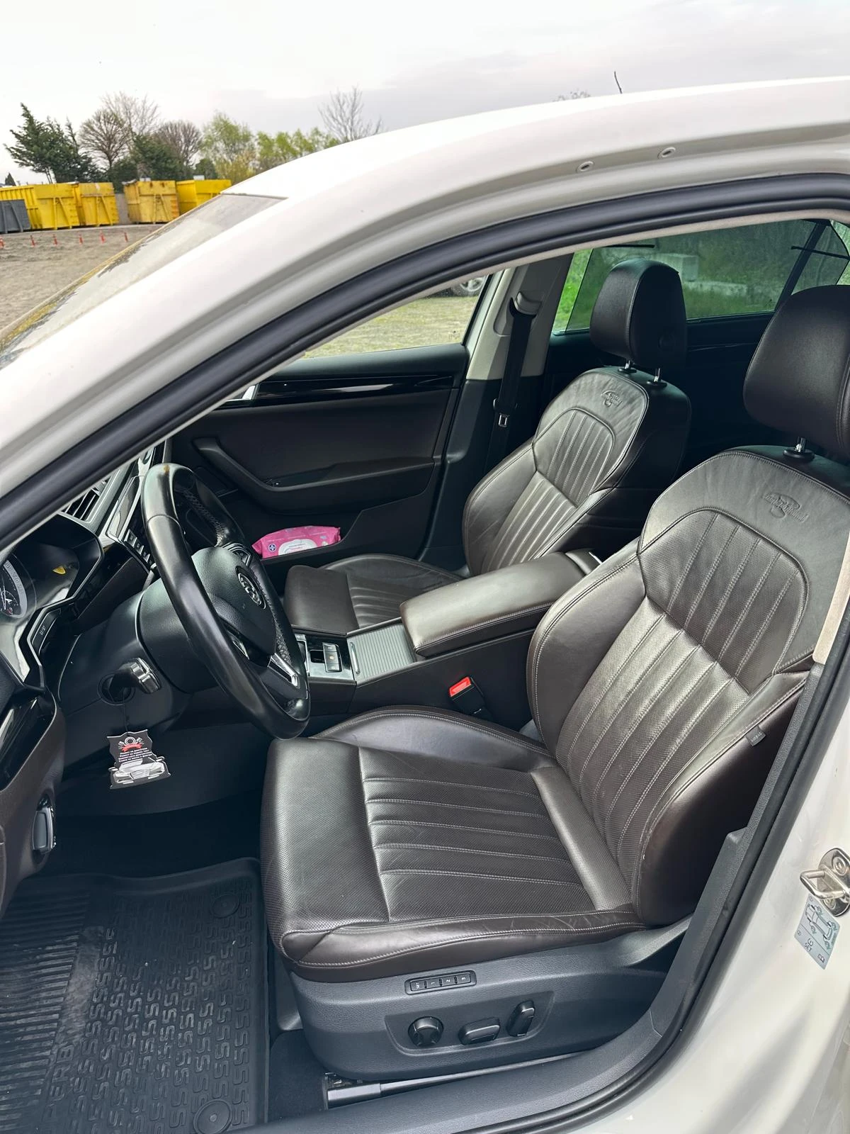 Skoda Superb Laurin&Kement DSG, снимка 7 - Автомобили и джипове - 54213132