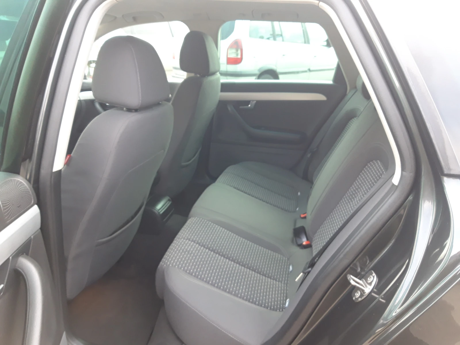 Seat Exeo 2.0TDI-ST* 143k.c-6ck* SW, снимка 11 - Автомобили и джипове - 54431012